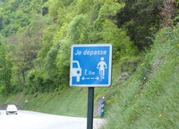 Cyclist passing distance sign in France