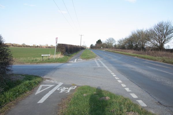 Shared use path by New Road, Driffield