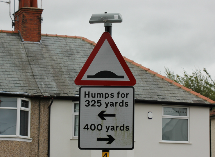 Road humps sign