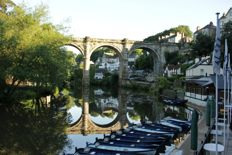 Boat hire on the river Nidd in Knaresborough
