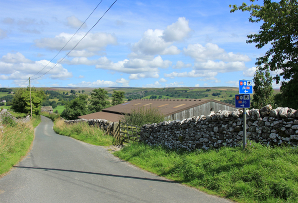 Blue cycling signs in Thorpe