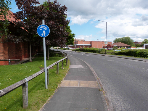 Shared use sign on Stirling Road