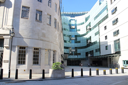 BBC Broadcasting House, by Suicasmo, Licence CC BY-SA 4.0