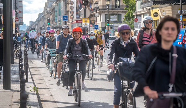 Cycling on the rue de Rivoli, by Jacques Paquier, Licence CC BY 2.0