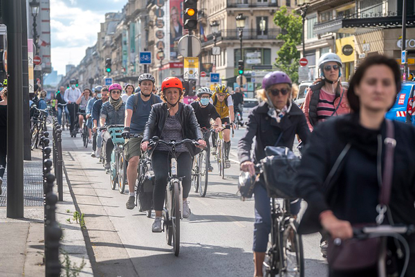 Cycling on the rue de Rivoli, by Jacques Paquier, Licence CC BY 2.0