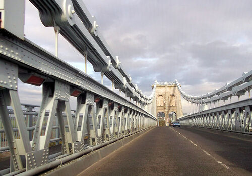 Menai Bridge, by John Firth, Licence CC BY 2.0