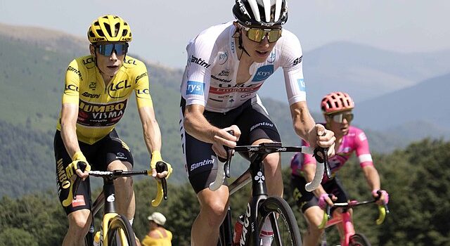 Pogacar and Vingegaard, by Filip Bossuyt, CC BY 2.0